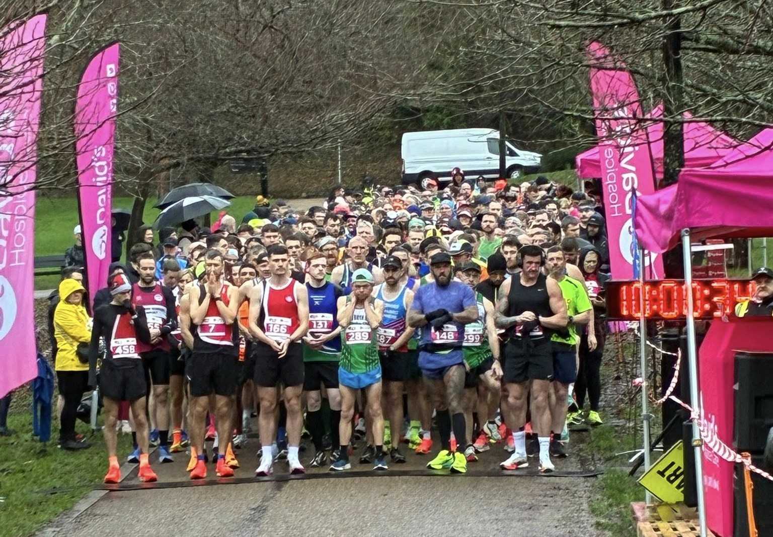 Hundreds of runners at the start line for the sold out Pontypool 10k 🏃