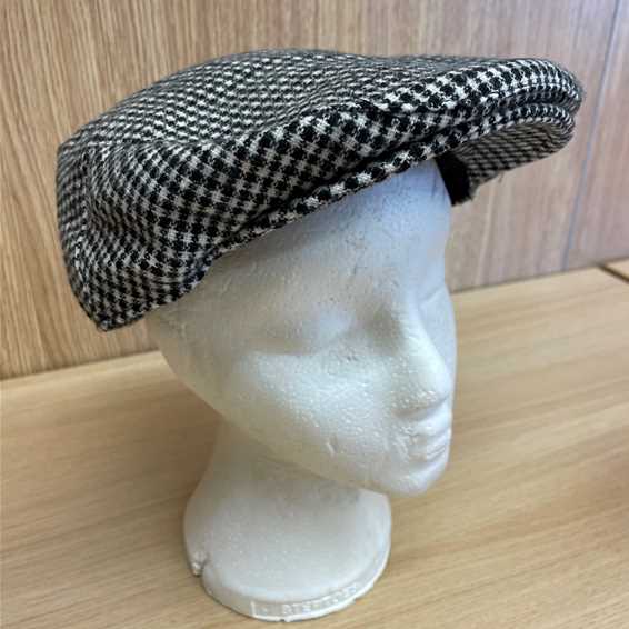 Checked print flat cap